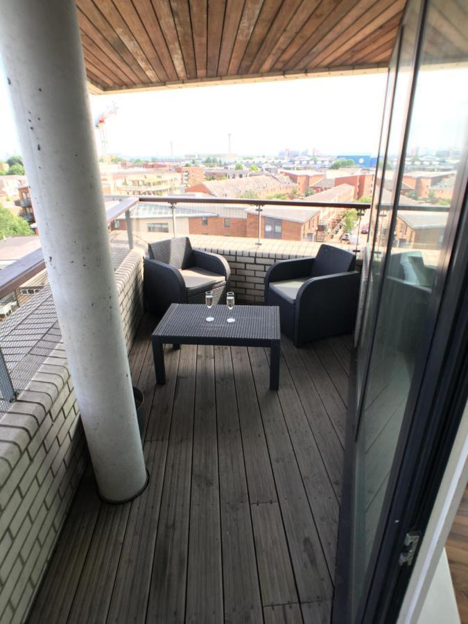 Luxury 2 Bed Penthouse Apartment Near Station ロンドン エクステリア 写真