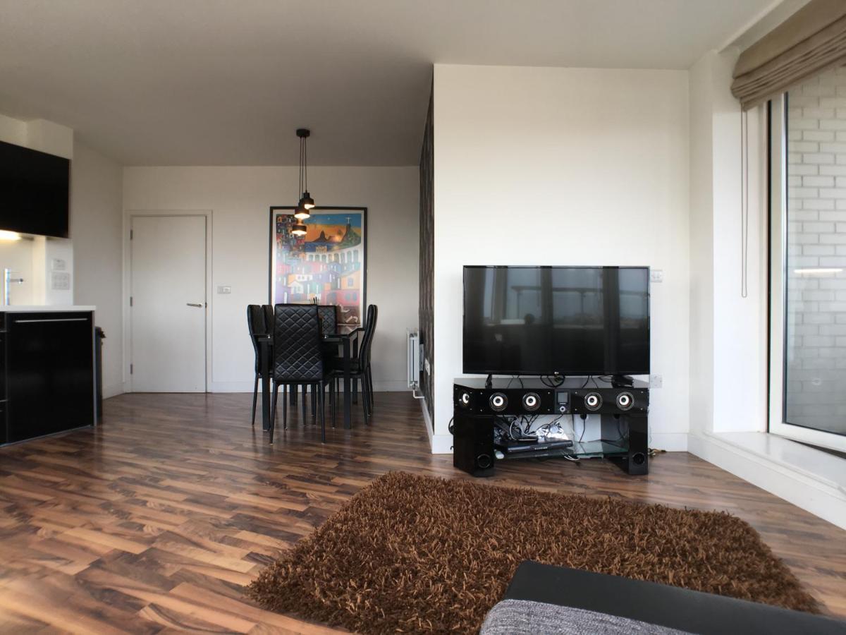 Luxury 2 Bed Penthouse Apartment Near Station ロンドン エクステリア 写真